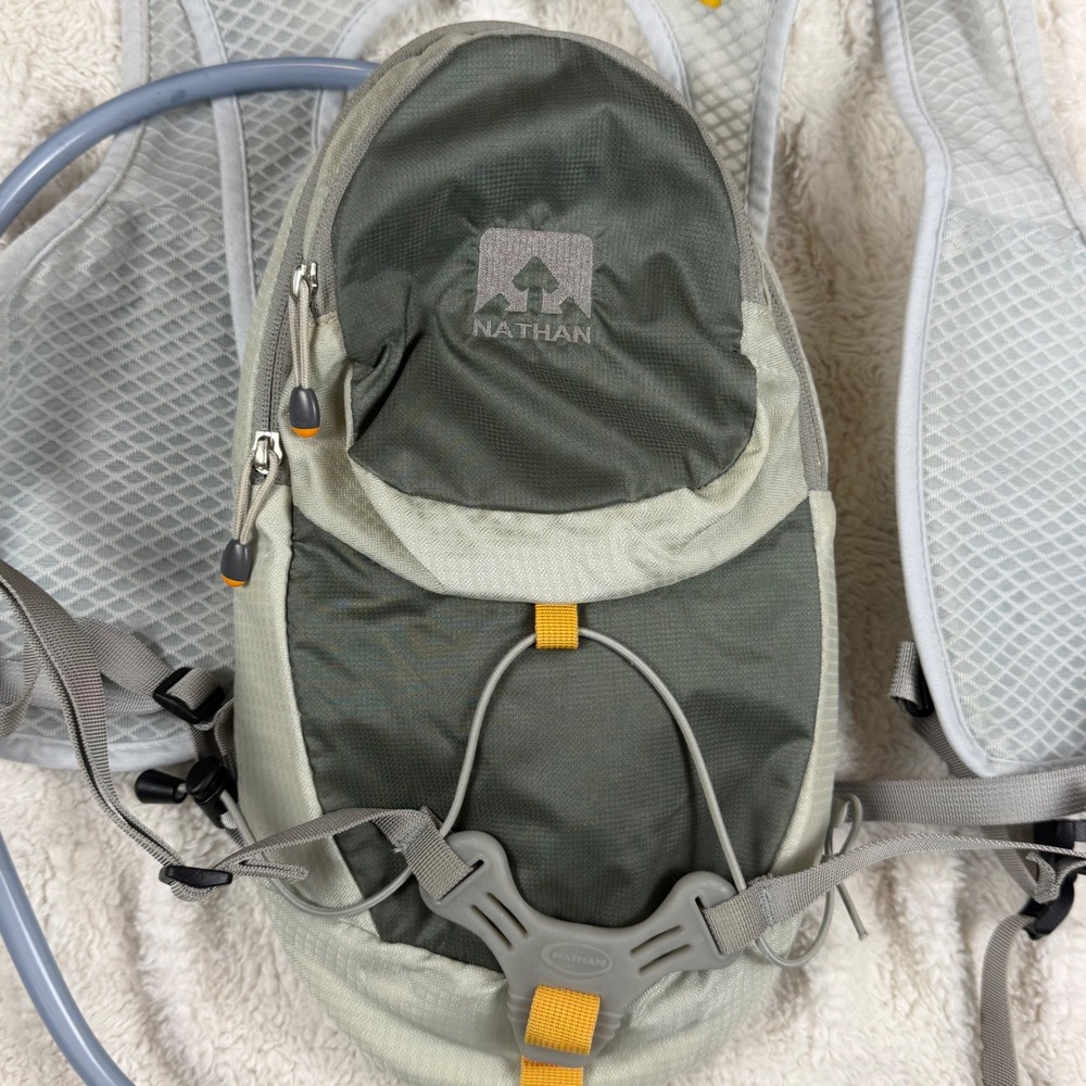 Nathan HPL 020 Hydration Running Vest Gray Green with 2L Water Bladder Reservoir